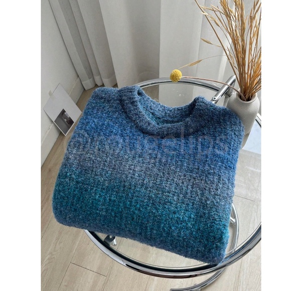 Blue Ombre Oversized Pullover Knit Sweater Round Neck Long SLeeve - Picture 7 of 16